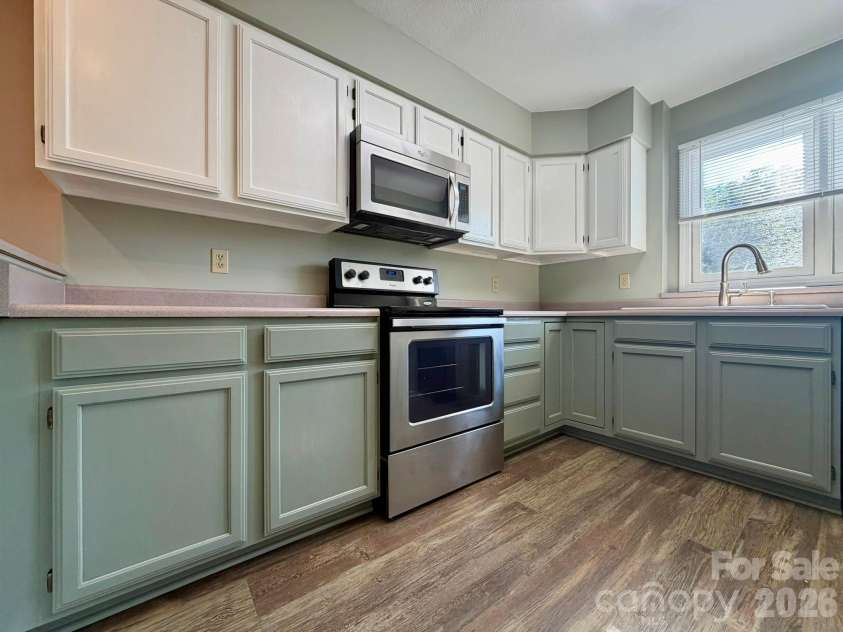 22 Willow Tree Run, Asheville, NC 28803.  MLS# CAR4423602, YatesRealty ID 50138. 