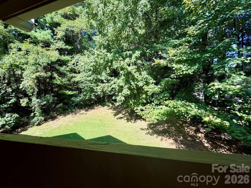 22 Willow Tree Run, Asheville, NC 28803.  MLS# CAR4423602, YatesRealty ID 50138. 