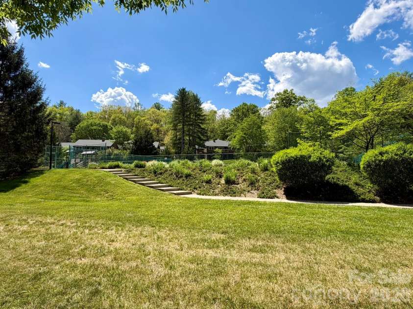 22 Willow Tree Run, Asheville, NC 28803.  MLS# CAR4423602, YatesRealty ID 50138. 