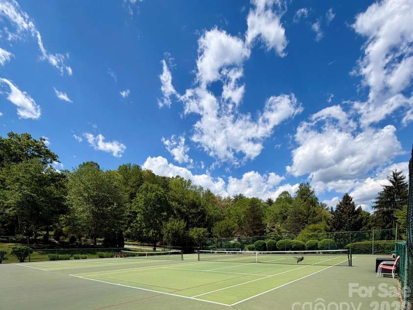 22 Willow Tree Run, Asheville, NC 28803.  MLS# CAR4423602, YatesRealty ID 50138. 