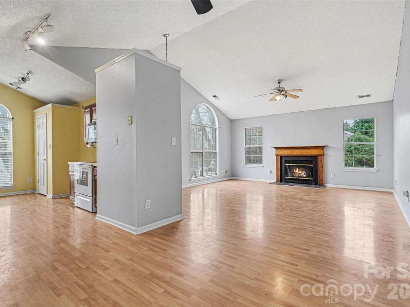 7821 Royce Hall Lane, Charlotte, NC 28216.  MLS# CAR4340507, YatesRealty ID 5014. 
