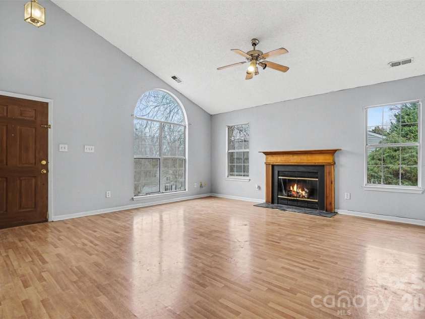 7821 Royce Hall Lane, Charlotte, NC 28216.  MLS# CAR4340507, YatesRealty ID 5014. 
