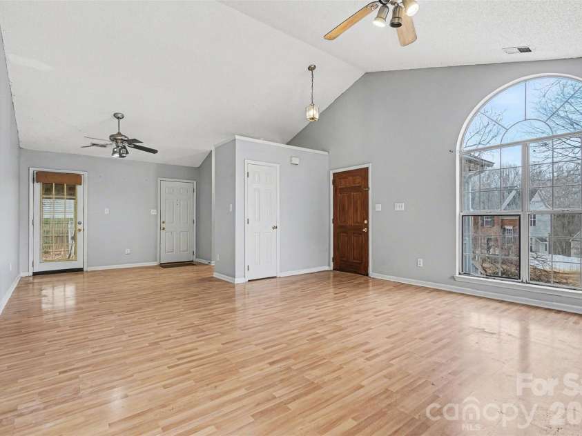 7821 Royce Hall Lane, Charlotte, NC 28216.  MLS# CAR4340507, YatesRealty ID 5014. 