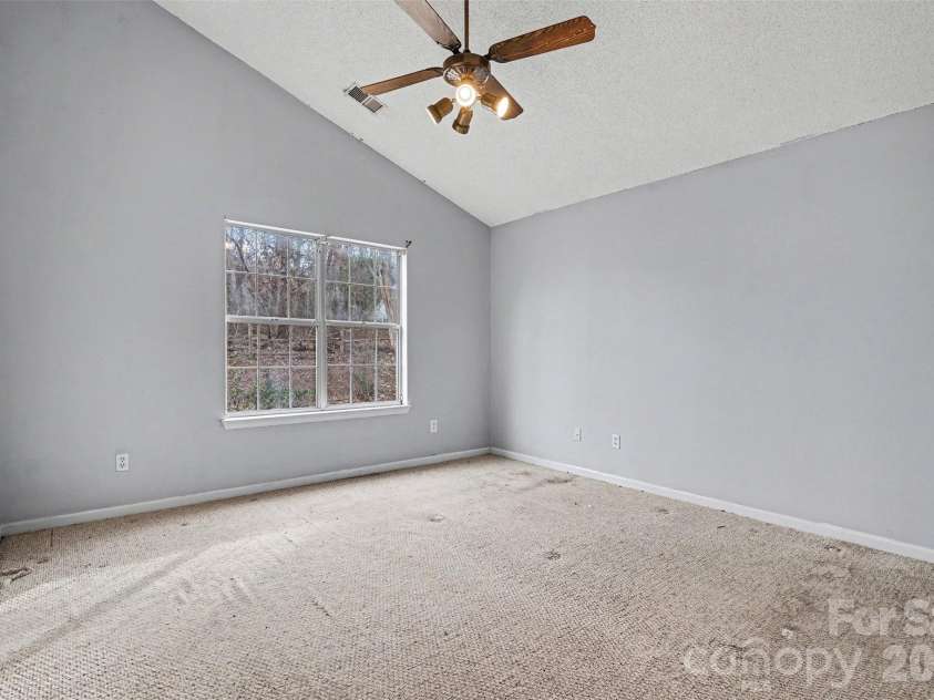 7821 Royce Hall Lane, Charlotte, NC 28216.  MLS# CAR4340507, YatesRealty ID 5014. 