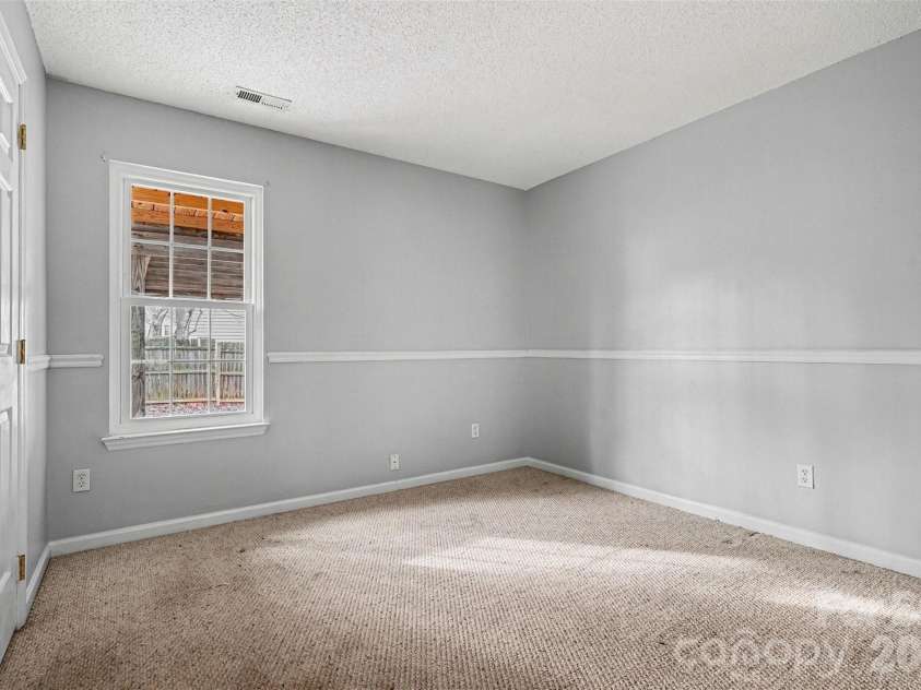 7821 Royce Hall Lane, Charlotte, NC 28216.  MLS# CAR4340507, YatesRealty ID 5014. 
