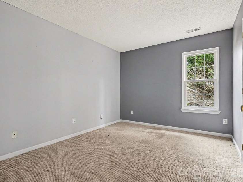7821 Royce Hall Lane, Charlotte, NC 28216.  MLS# CAR4340507, YatesRealty ID 5014. 