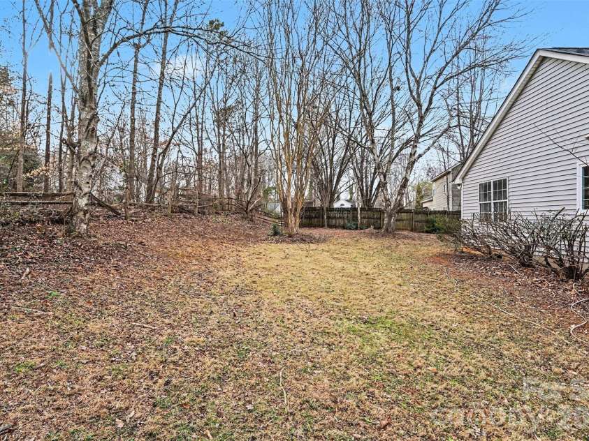 7821 Royce Hall Lane, Charlotte, NC 28216.  MLS# CAR4340507, YatesRealty ID 5014. 