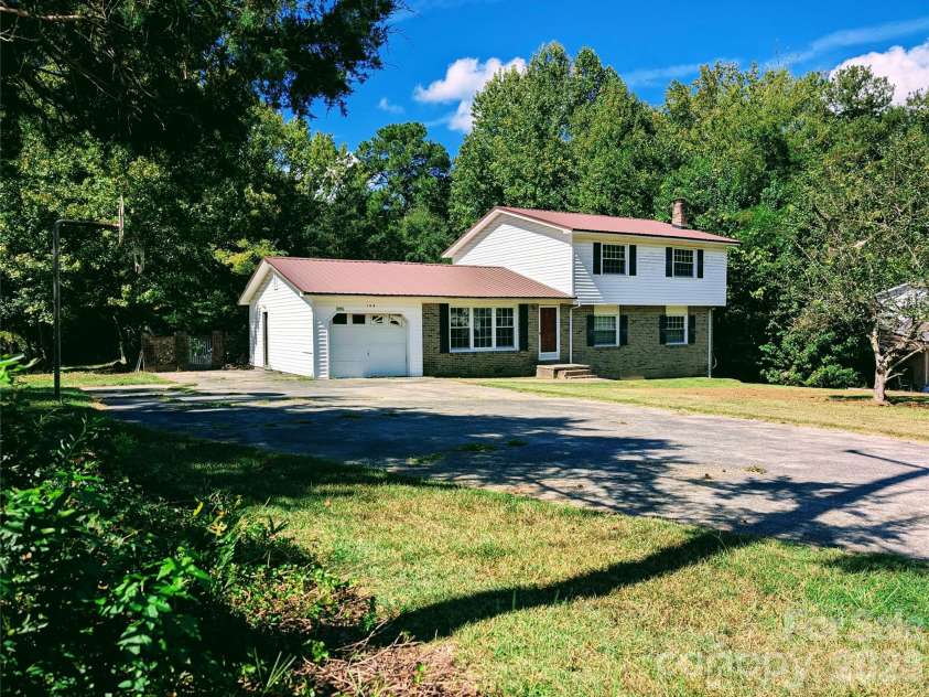 164 Blackmon Circle, Kershaw, SC 29067.  MLS# CAR4423665, YatesRealty ID 50140. 