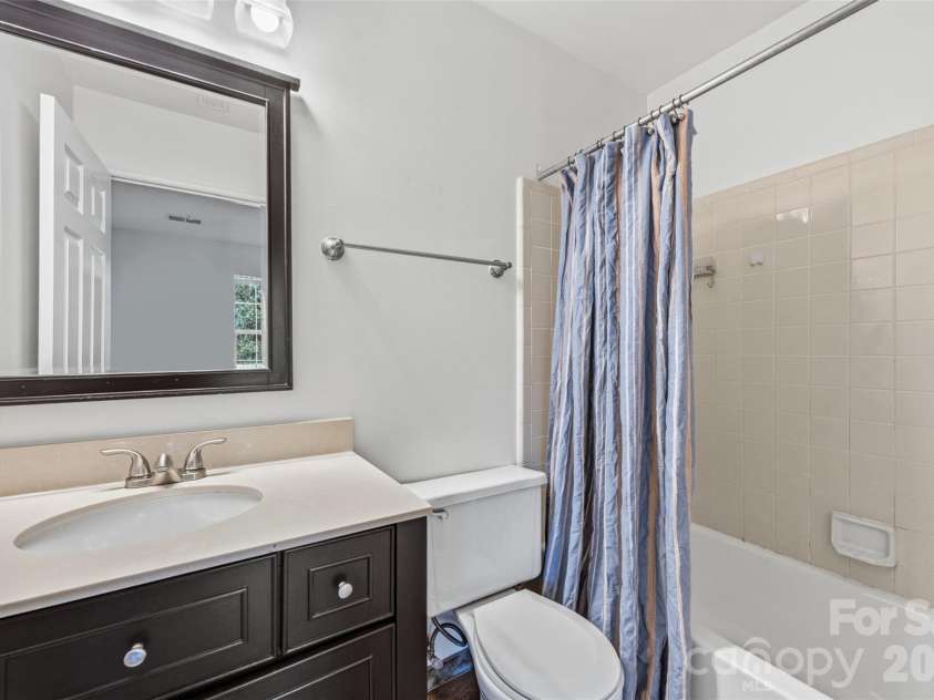 8112 Circle Tree Lane, Charlotte, NC 28277.  MLS# CAR4423668, YatesRealty ID 50143. Full bathroom in bedroom #2.