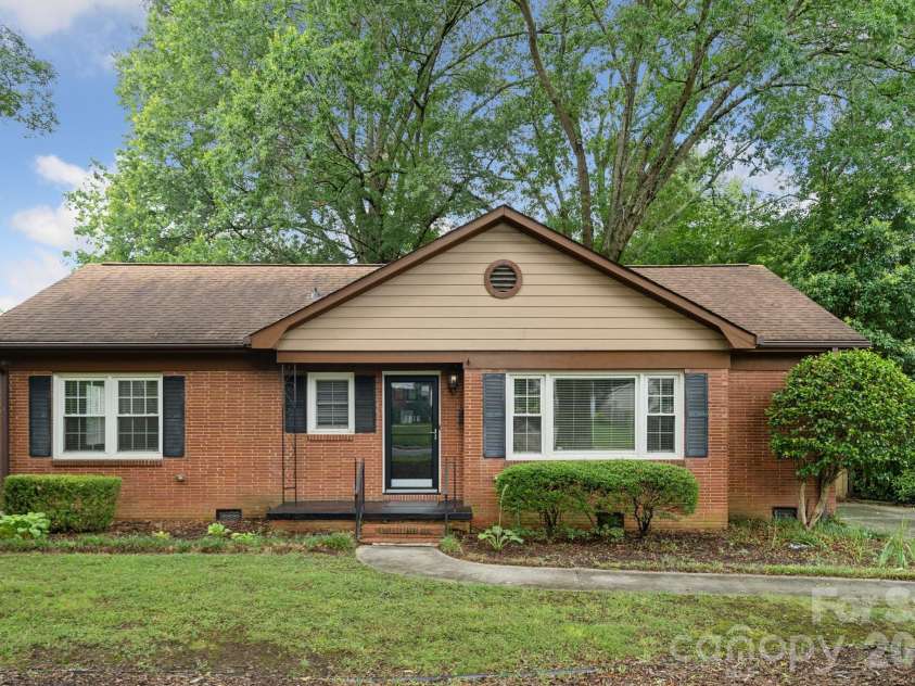 1818 Woodland Drive, Charlotte, NC 28205.  MLS# CAR4423270, YatesRealty ID 50144. 