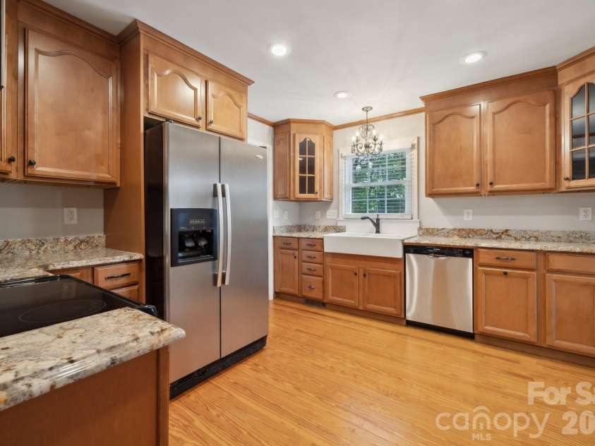 1818 Woodland Drive, Charlotte, NC 28205.  MLS# CAR4423270, YatesRealty ID 50144. 