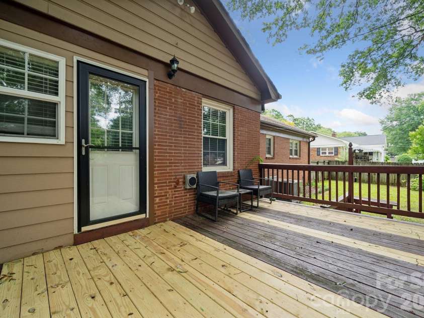 1818 Woodland Drive, Charlotte, NC 28205.  MLS# CAR4423270, YatesRealty ID 50144. 