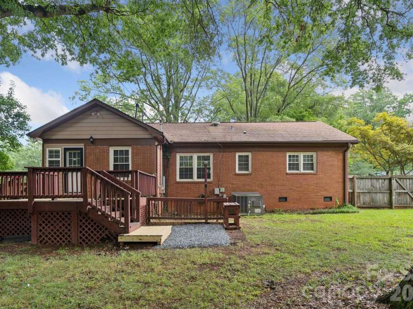 1818 Woodland Drive, Charlotte, NC 28205.  MLS# CAR4423270, YatesRealty ID 50144. 