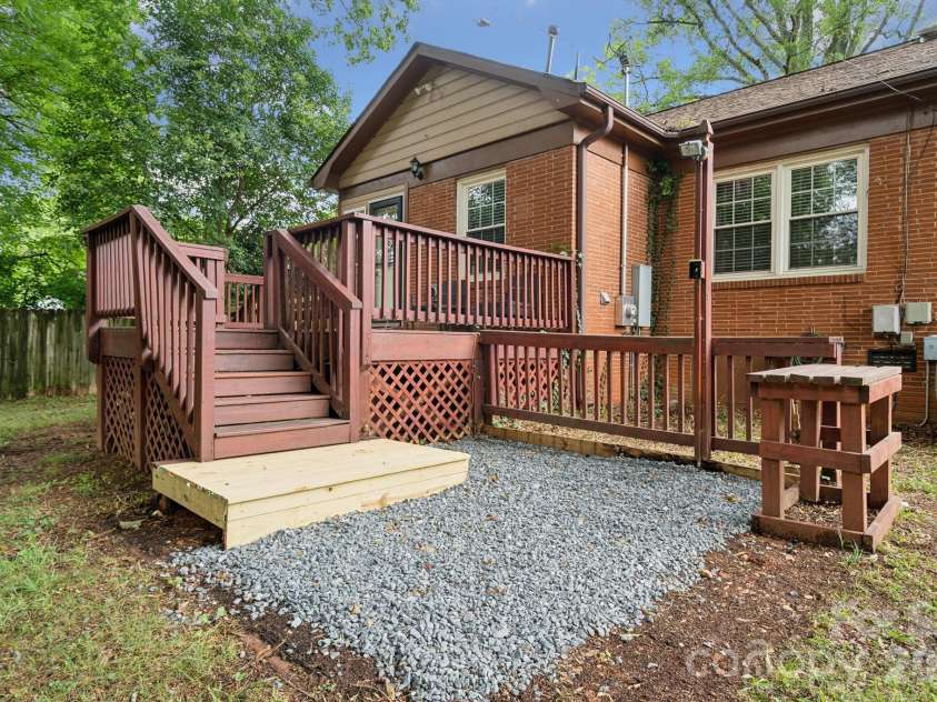 1818 Woodland Drive, Charlotte, NC 28205.  MLS# CAR4423270, YatesRealty ID 50144. 