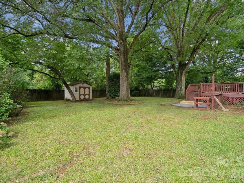 1818 Woodland Drive, Charlotte, NC 28205.  MLS# CAR4423270, YatesRealty ID 50144. 