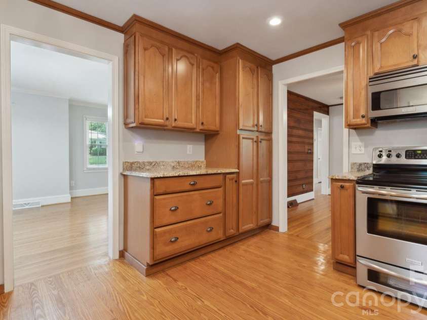 1818 Woodland Drive, Charlotte, NC 28205.  MLS# CAR4423270, YatesRealty ID 50144. 