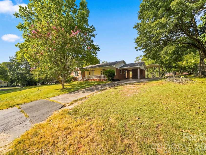 101 Reading Street, York, SC 29745.  MLS# CAR4422873, YatesRealty ID 50146. 