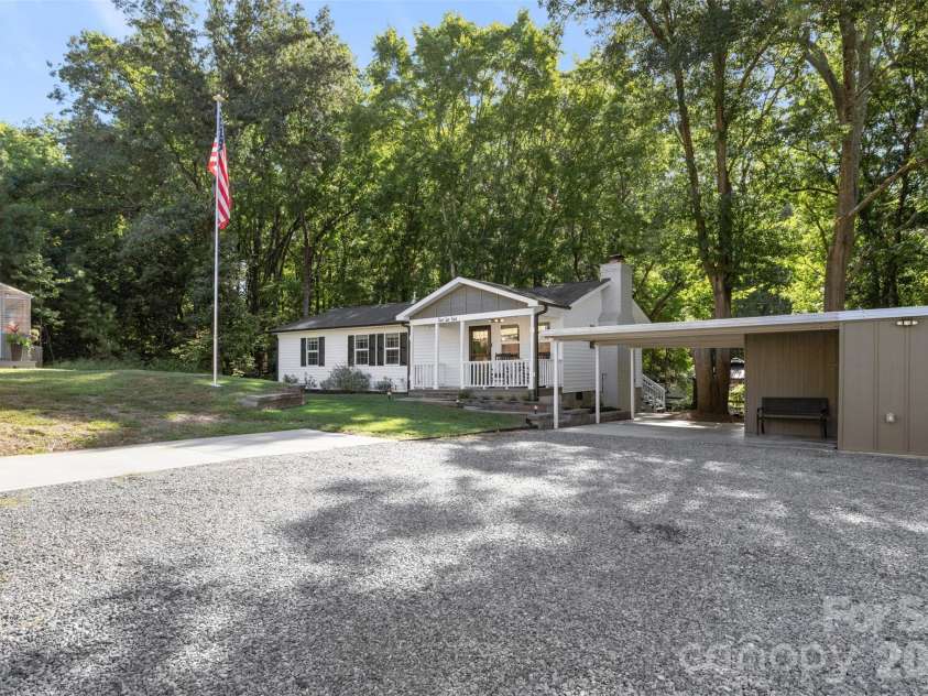 424 Arbor Drive, Waxhaw, NC 28173.  MLS# CAR4423149, YatesRealty ID 50147. 