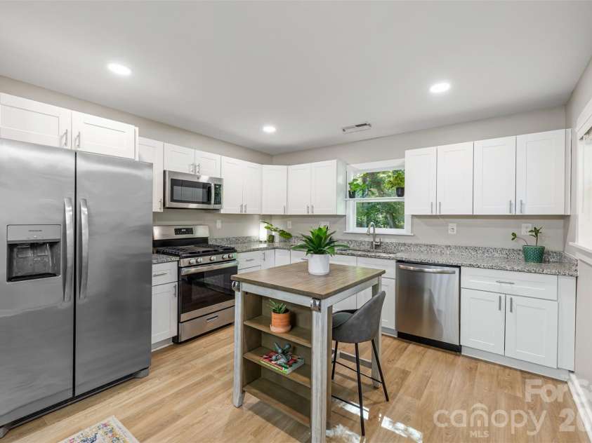 424 Arbor Drive, Waxhaw, NC 28173.  MLS# CAR4423149, YatesRealty ID 50147. 