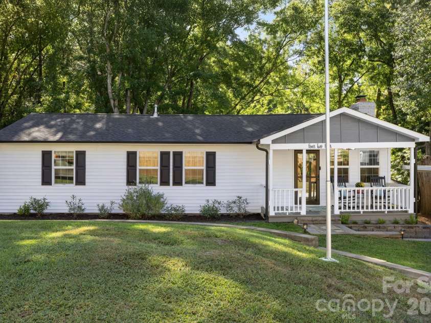 424 Arbor Drive, Waxhaw, NC 28173.  MLS# CAR4423149, YatesRealty ID 50147. 