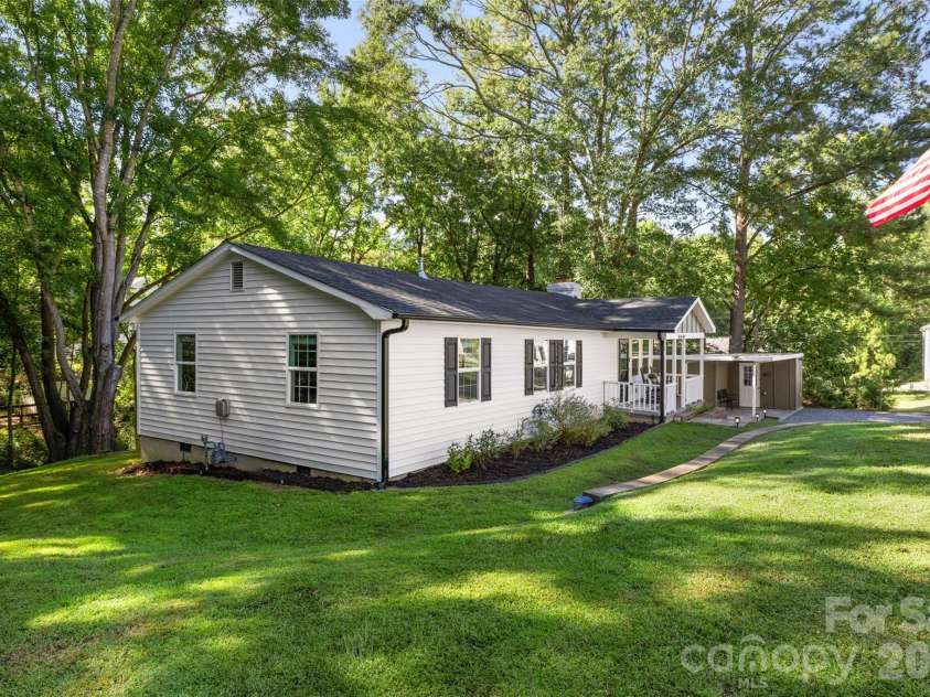 424 Arbor Drive, Waxhaw, NC 28173.  MLS# CAR4423149, YatesRealty ID 50147. 