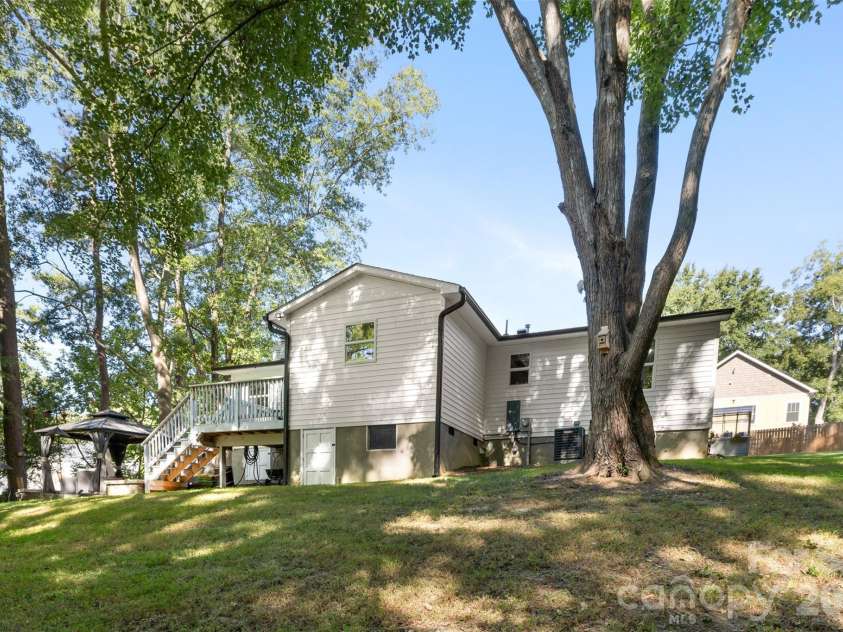 424 Arbor Drive, Waxhaw, NC 28173.  MLS# CAR4423149, YatesRealty ID 50147. 