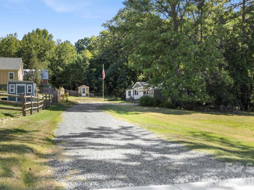 424 Arbor Drive, Waxhaw, NC 28173.  MLS# CAR4423149, YatesRealty ID 50147. 