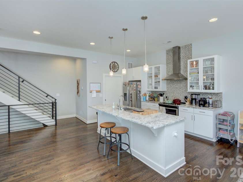 914 Westbrook Drive, Charlotte, NC 28202.  MLS# CAR4422304, YatesRealty ID 50149. 