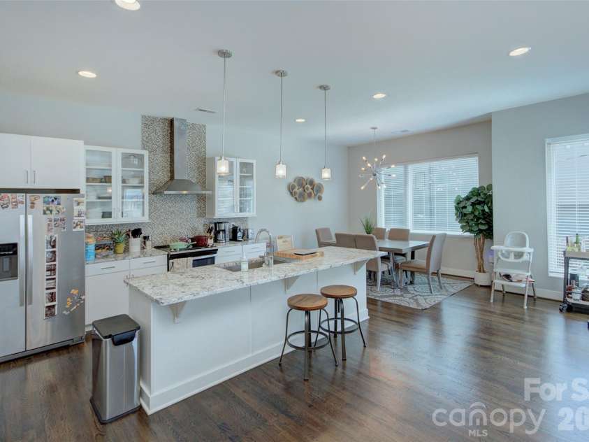 914 Westbrook Drive, Charlotte, NC 28202.  MLS# CAR4422304, YatesRealty ID 50149. 