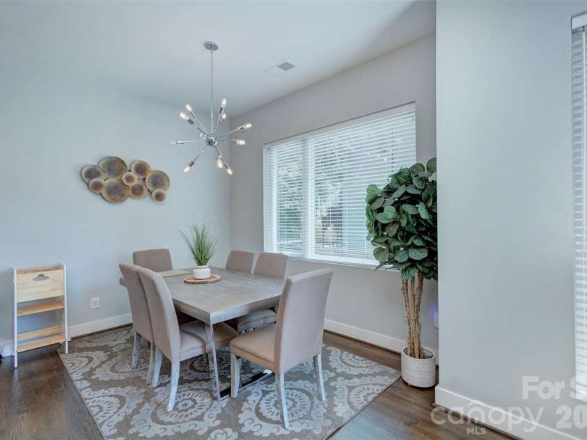 914 Westbrook Drive, Charlotte, NC 28202.  MLS# CAR4422304, YatesRealty ID 50149. 