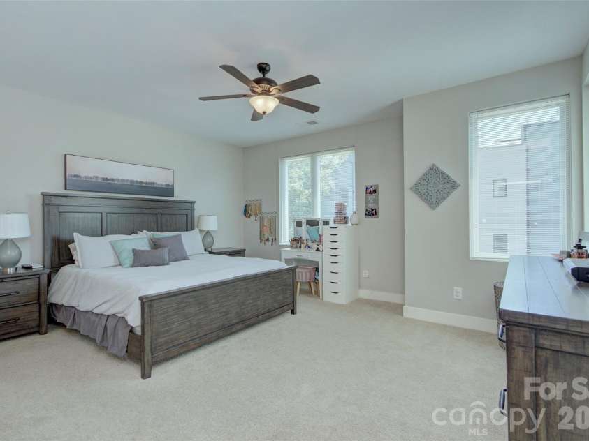 914 Westbrook Drive, Charlotte, NC 28202.  MLS# CAR4422304, YatesRealty ID 50149. 