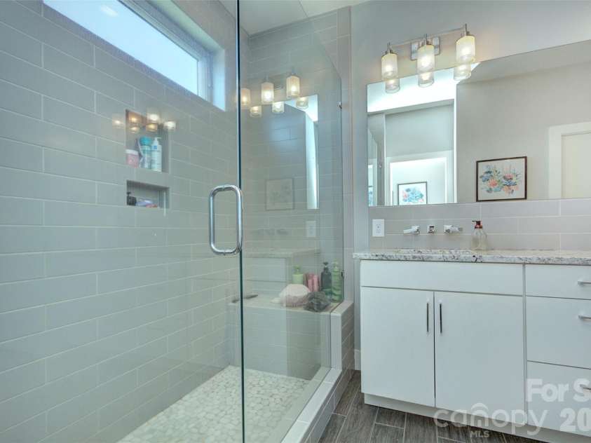 914 Westbrook Drive, Charlotte, NC 28202.  MLS# CAR4422304, YatesRealty ID 50149. 