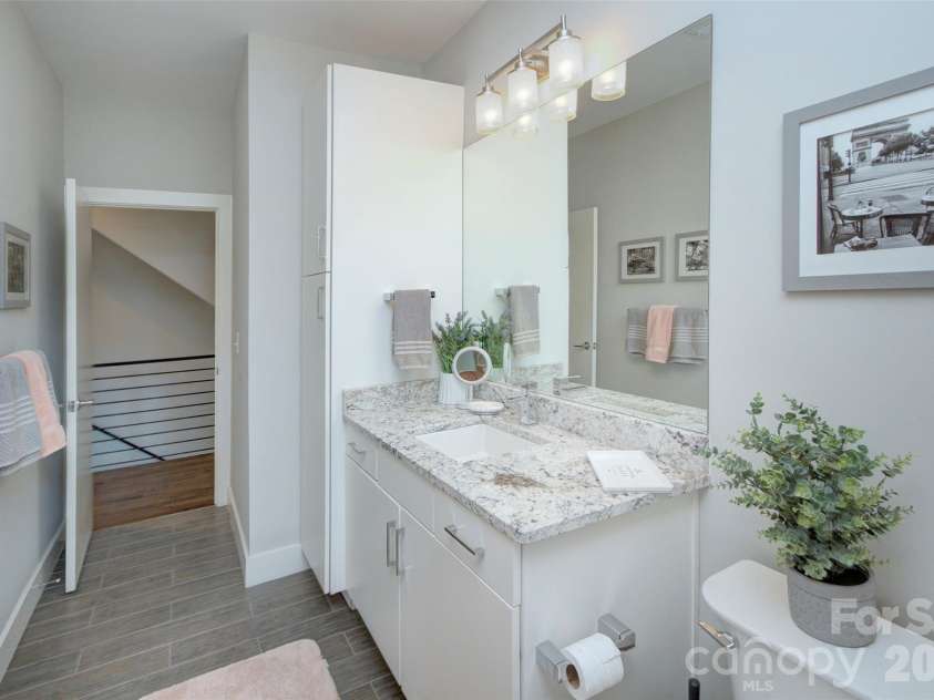 914 Westbrook Drive, Charlotte, NC 28202.  MLS# CAR4422304, YatesRealty ID 50149. 
