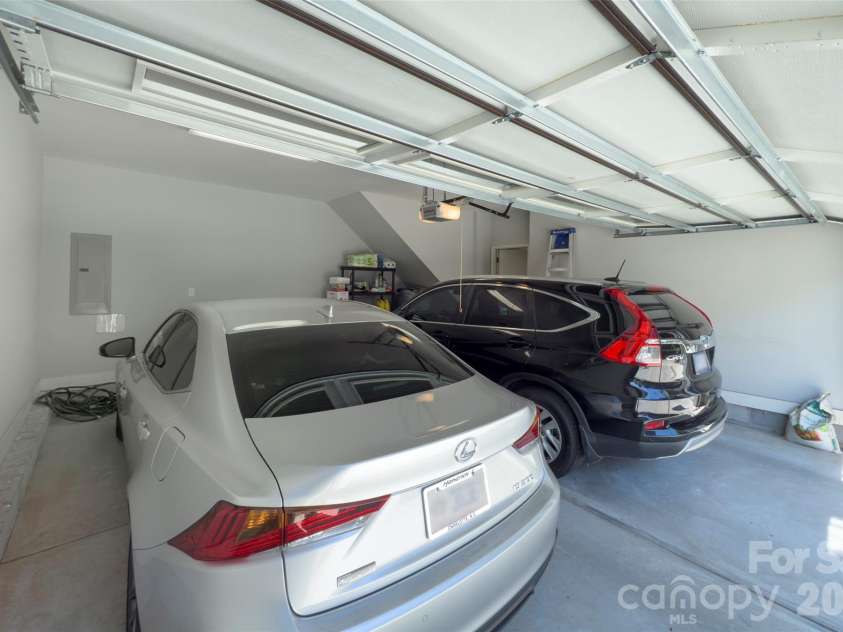 914 Westbrook Drive, Charlotte, NC 28202.  MLS# CAR4422304, YatesRealty ID 50149. 