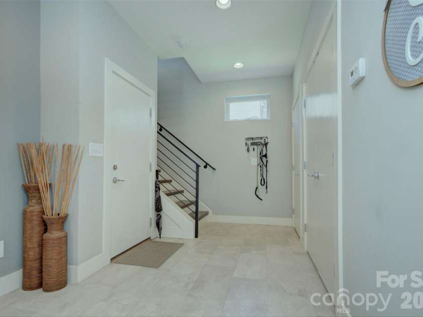 914 Westbrook Drive, Charlotte, NC 28202.  MLS# CAR4422304, YatesRealty ID 50149. 