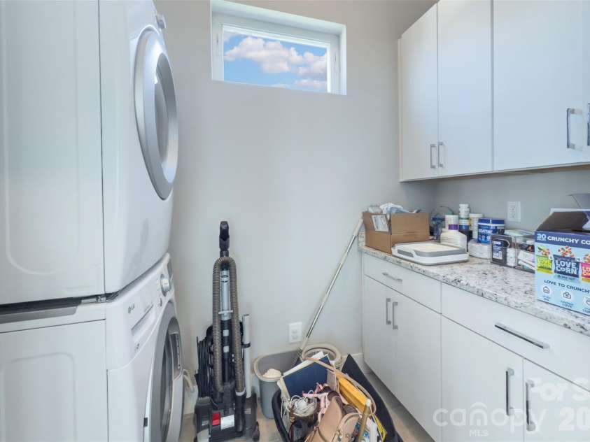914 Westbrook Drive, Charlotte, NC 28202.  MLS# CAR4422304, YatesRealty ID 50149. 