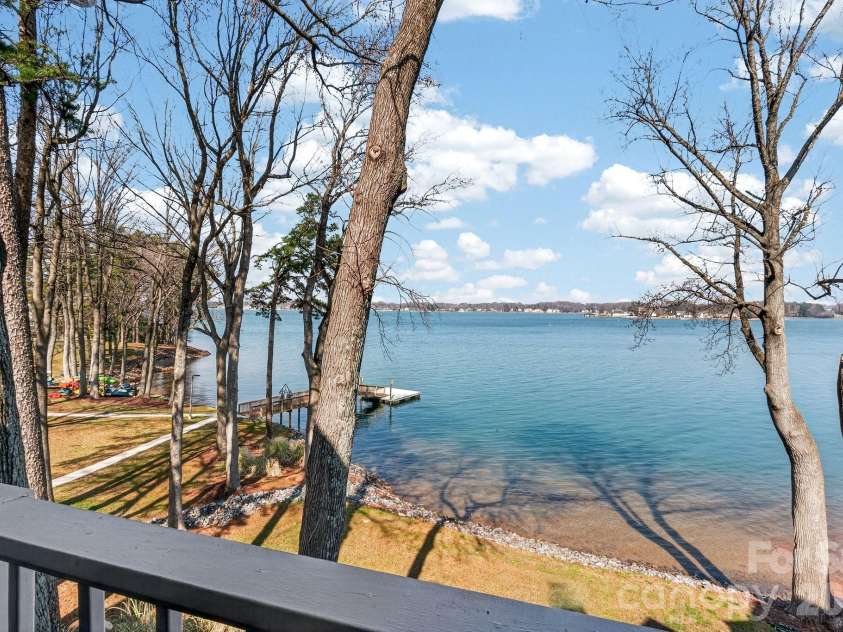 345 Northwest Drive, Davidson, NC 28036.  MLS# CAR4351722, YatesRealty ID 5015. 