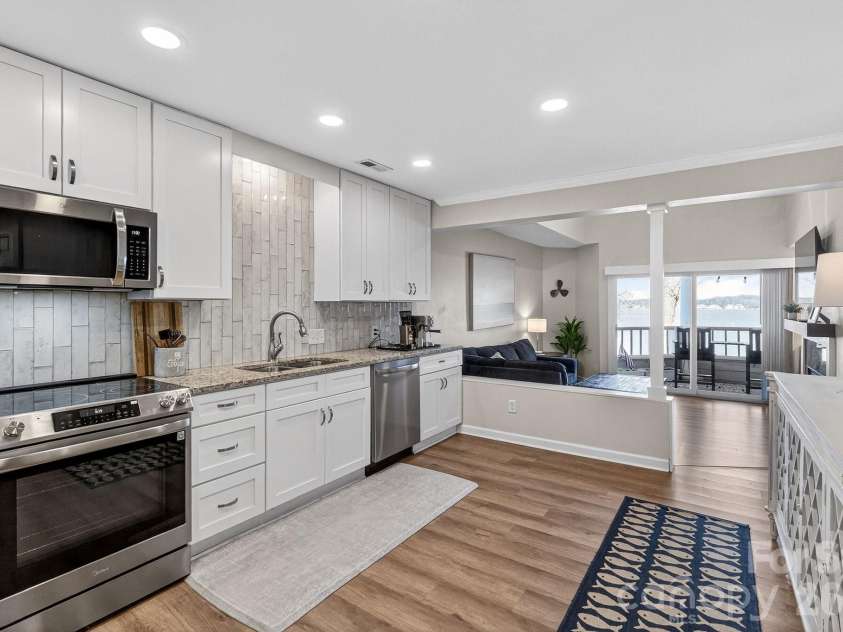 345 Northwest Drive, Davidson, NC 28036.  MLS# CAR4351722, YatesRealty ID 5015. 