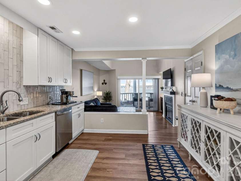 345 Northwest Drive, Davidson, NC 28036.  MLS# CAR4351722, YatesRealty ID 5015. 
