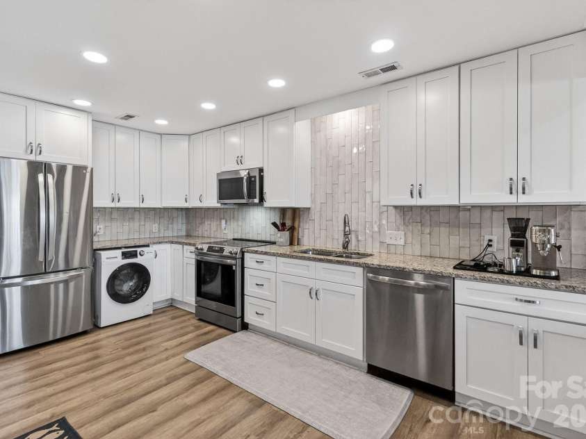 345 Northwest Drive, Davidson, NC 28036.  MLS# CAR4351722, YatesRealty ID 5015. 