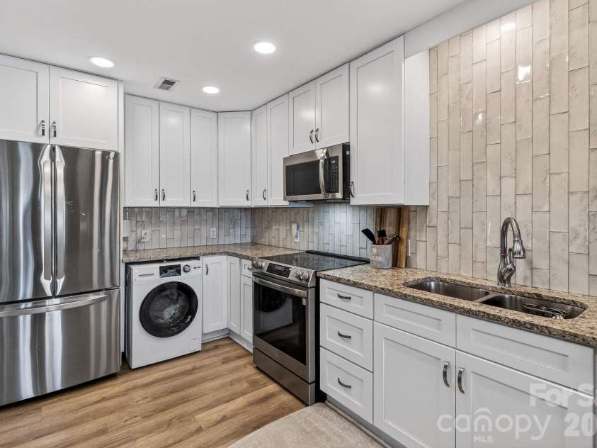 345 Northwest Drive, Davidson, NC 28036.  MLS# CAR4351722, YatesRealty ID 5015. 