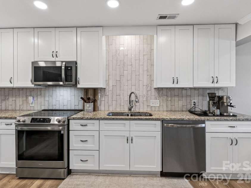 345 Northwest Drive, Davidson, NC 28036.  MLS# CAR4351722, YatesRealty ID 5015. 