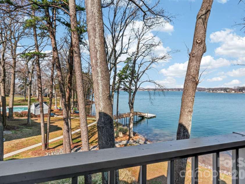 345 Northwest Drive, Davidson, NC 28036.  MLS# CAR4351722, YatesRealty ID 5015. 