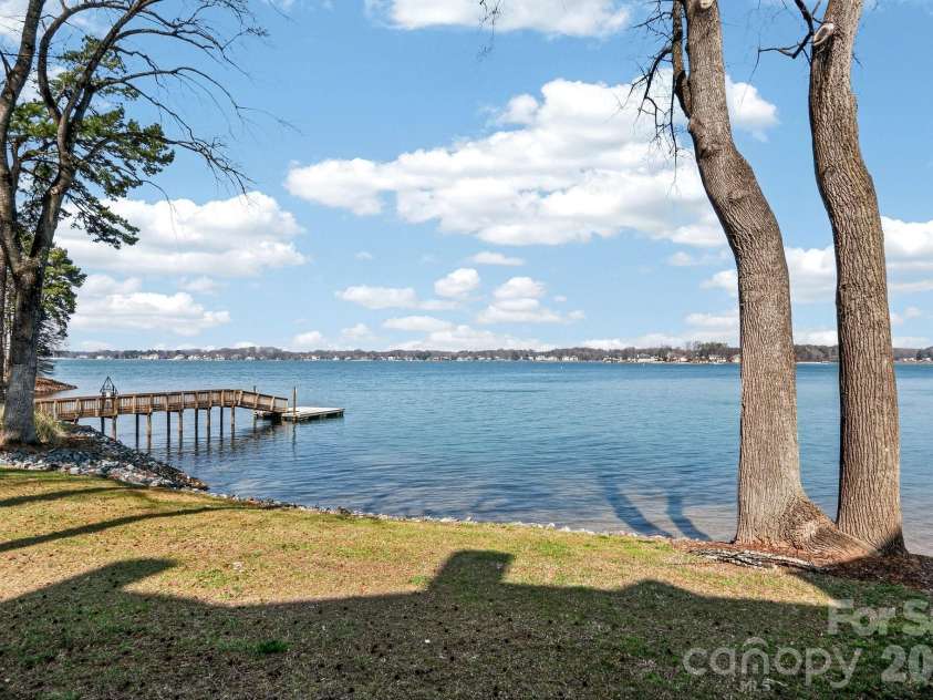 345 Northwest Drive, Davidson, NC 28036.  MLS# CAR4351722, YatesRealty ID 5015. 