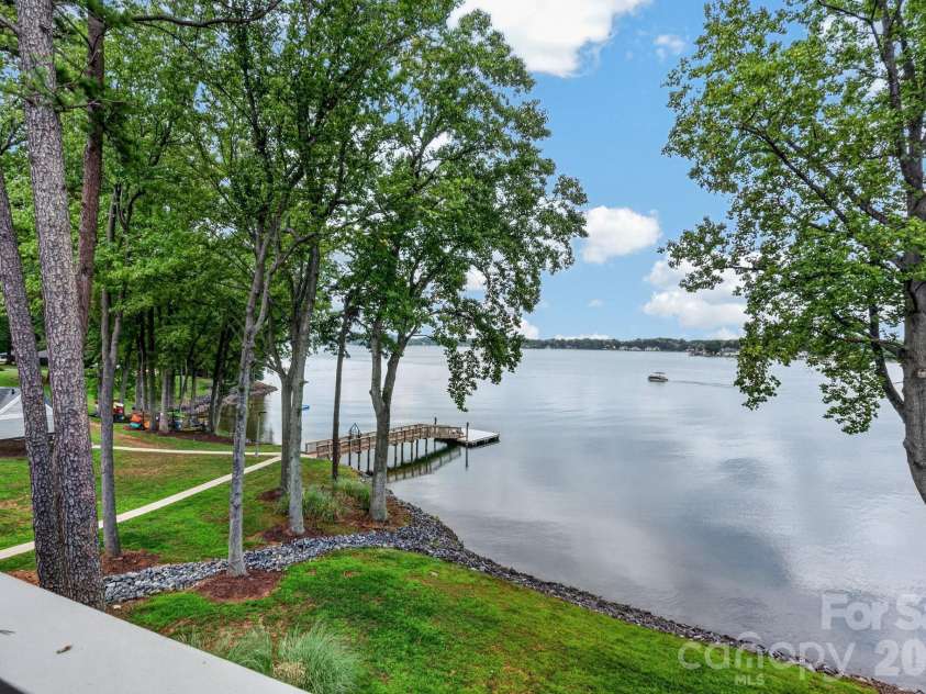 345 Northwest Drive, Davidson, NC 28036.  MLS# CAR4351722, YatesRealty ID 5015. 