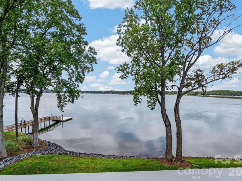 345 Northwest Drive, Davidson, NC 28036.  MLS# CAR4351722, YatesRealty ID 5015. 