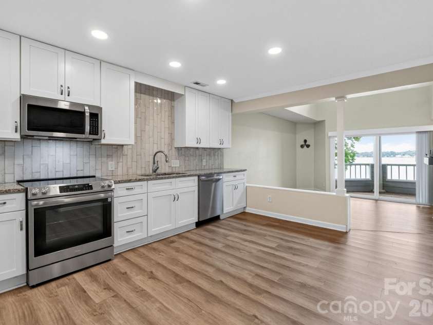 345 Northwest Drive, Davidson, NC 28036.  MLS# CAR4351722, YatesRealty ID 5015. 