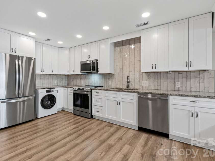 345 Northwest Drive, Davidson, NC 28036.  MLS# CAR4351722, YatesRealty ID 5015. 