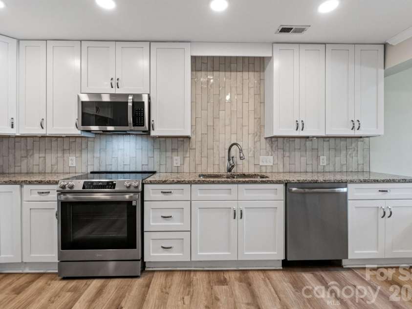 345 Northwest Drive, Davidson, NC 28036.  MLS# CAR4351722, YatesRealty ID 5015. 
