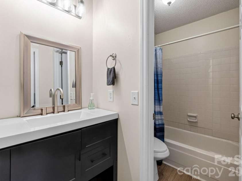 345 Northwest Drive, Davidson, NC 28036.  MLS# CAR4351722, YatesRealty ID 5015. 